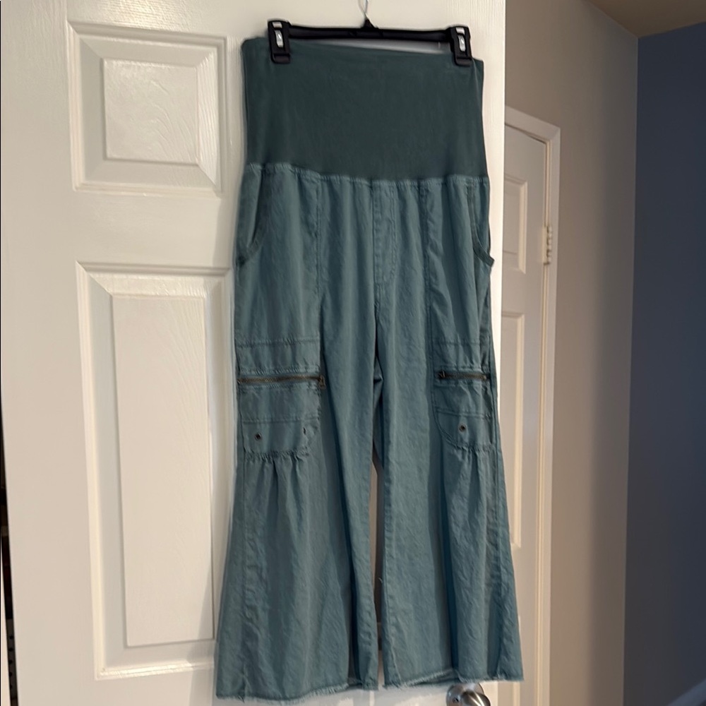 Wearables. Teal Wide-Leg Cargo Pants. S
